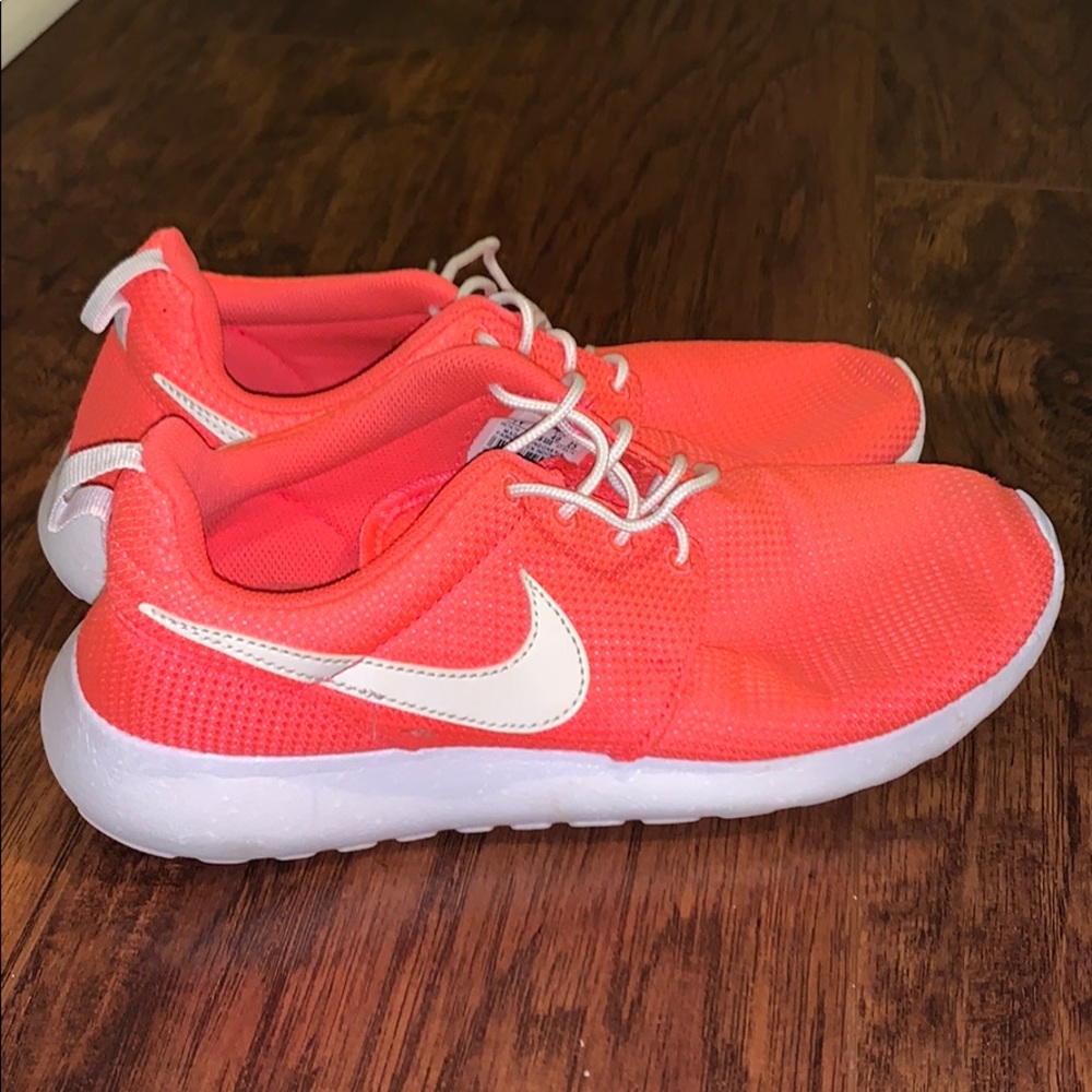 Nike Roshes Glow in the Dark